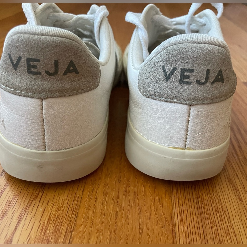 Veja White Leather Sneakers with Gray Details - Picture 4 of 7